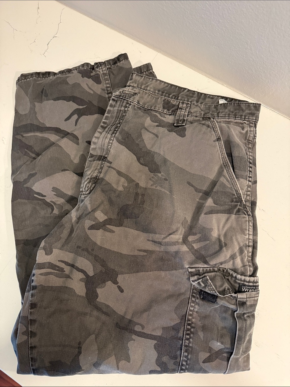Wrangler Men's Gray Camo Cargo Pants